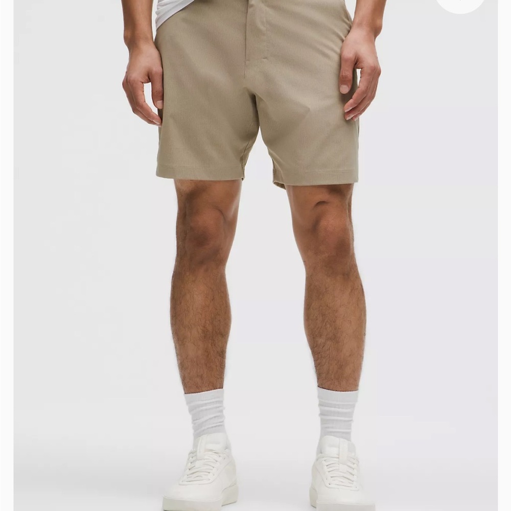 Lululemon ABC 7in Tan Shorts size 32 perfect condition